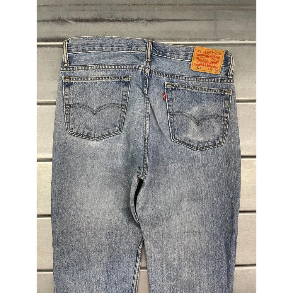 Levis 516 Jeans Mens 35X30 Blue Light Wash Denim Straight Leg 100% Cotton‎